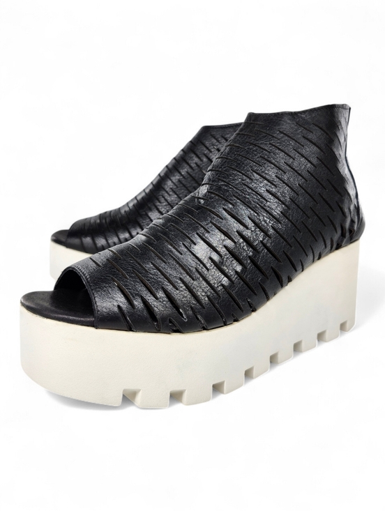 8100 Melrose Shoes - 8100 Melrose Black Slit Leather Peep-Toe Ankle Back-Zip Wedge Sandals Italy